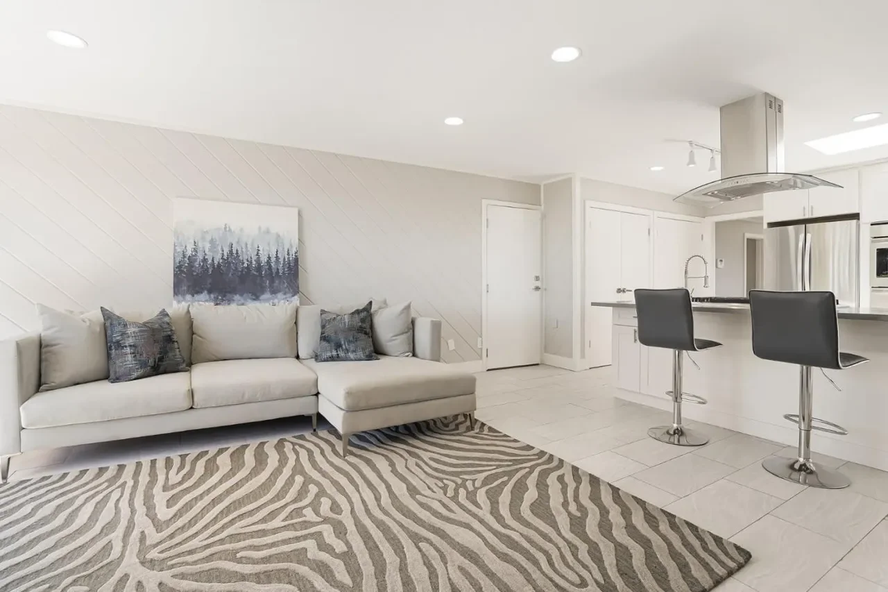 25075 Outlook Dr 012.webp