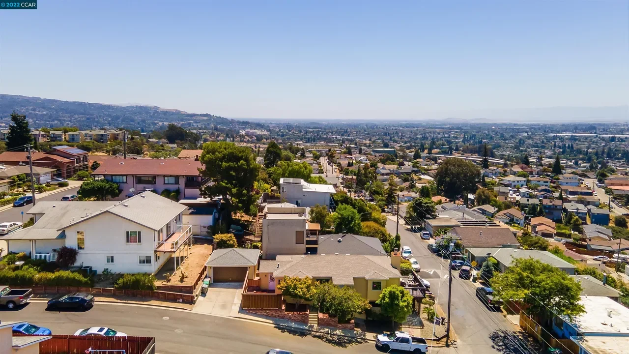 16640 Rolando Ave 056.webp