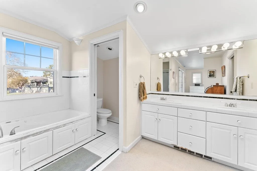 173 Via Lantana 021.png