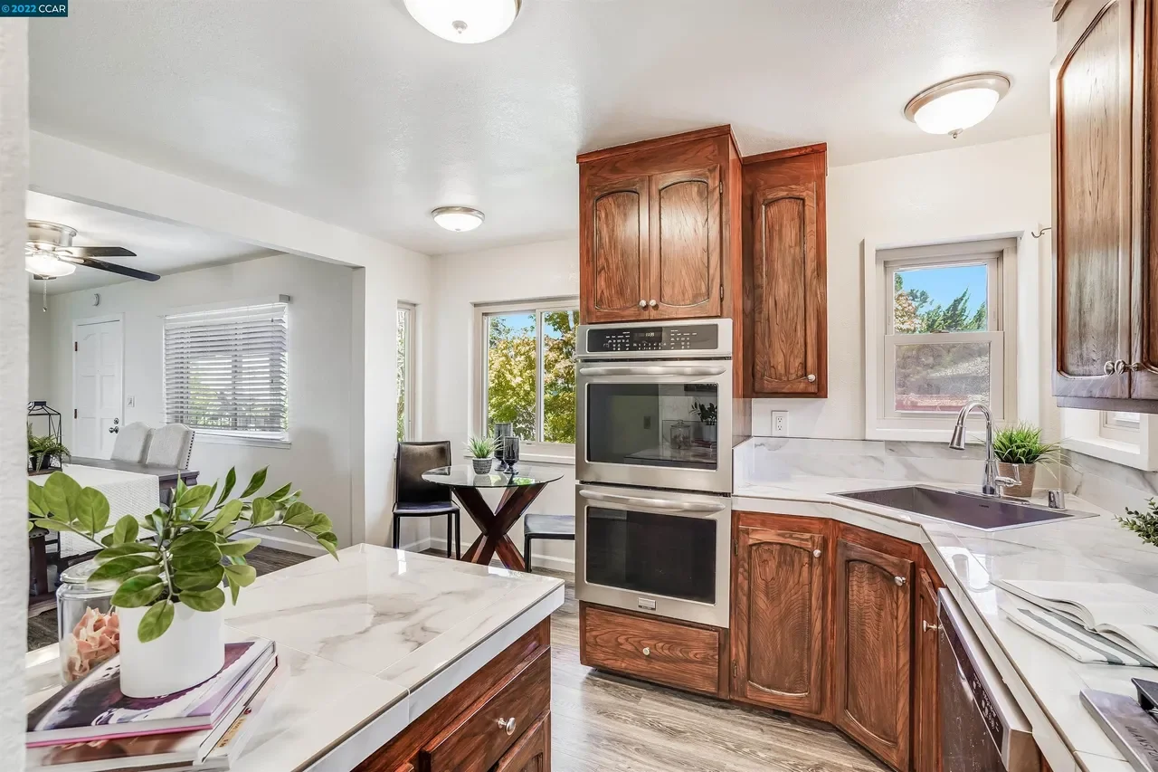 16640 Rolando Ave 018.webp