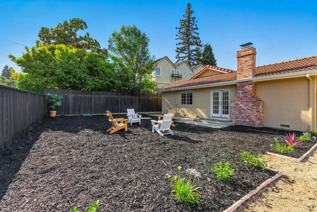 2188 Yorkshire Way 004.png