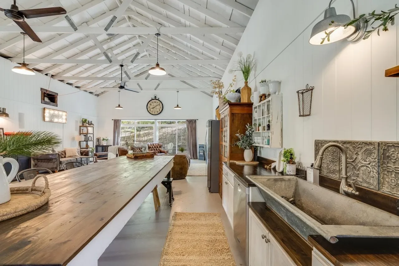 16466 Bonnie Ln 048.webp