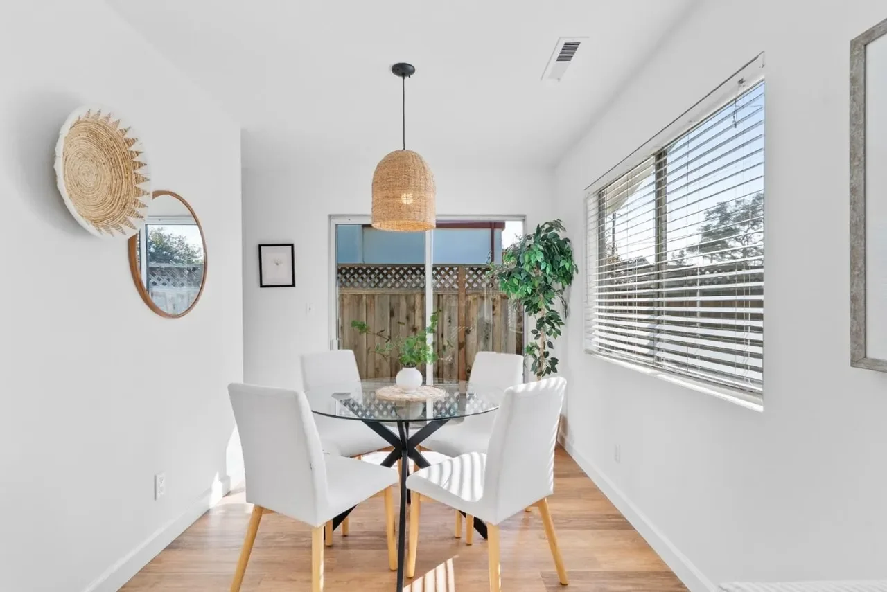 526 Harriet Ave 008.webp