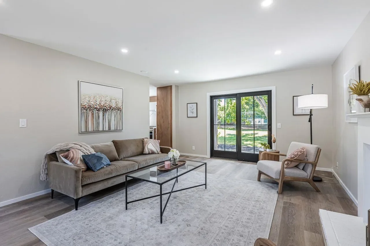 2556 Diericx Dr 018.webp