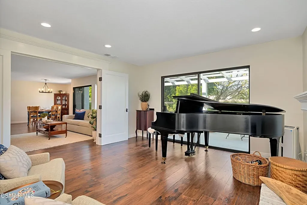 1037 Meadowcrest St 020.webp