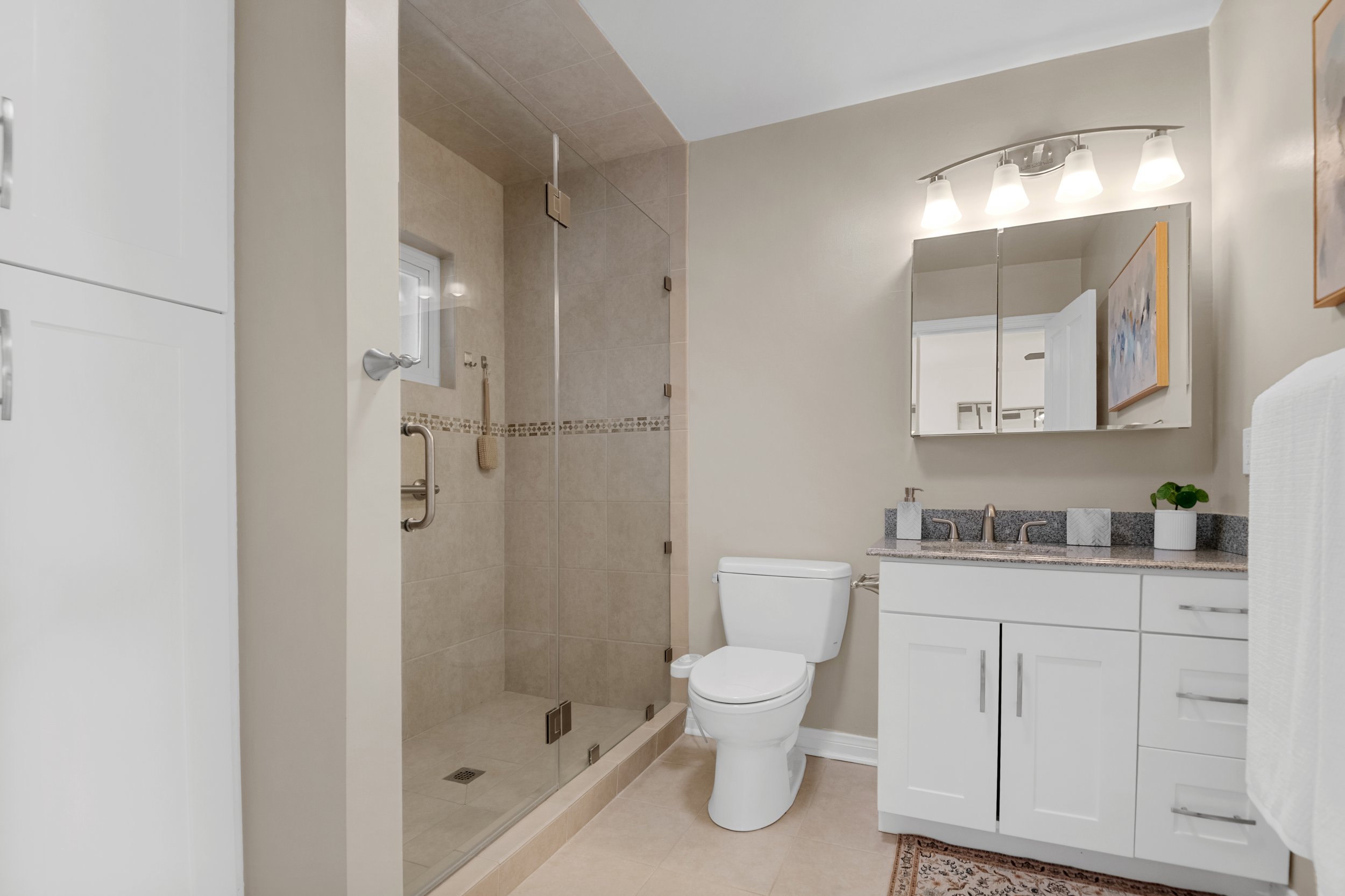 340 Santa Inez Way bath 3 copy.jpg