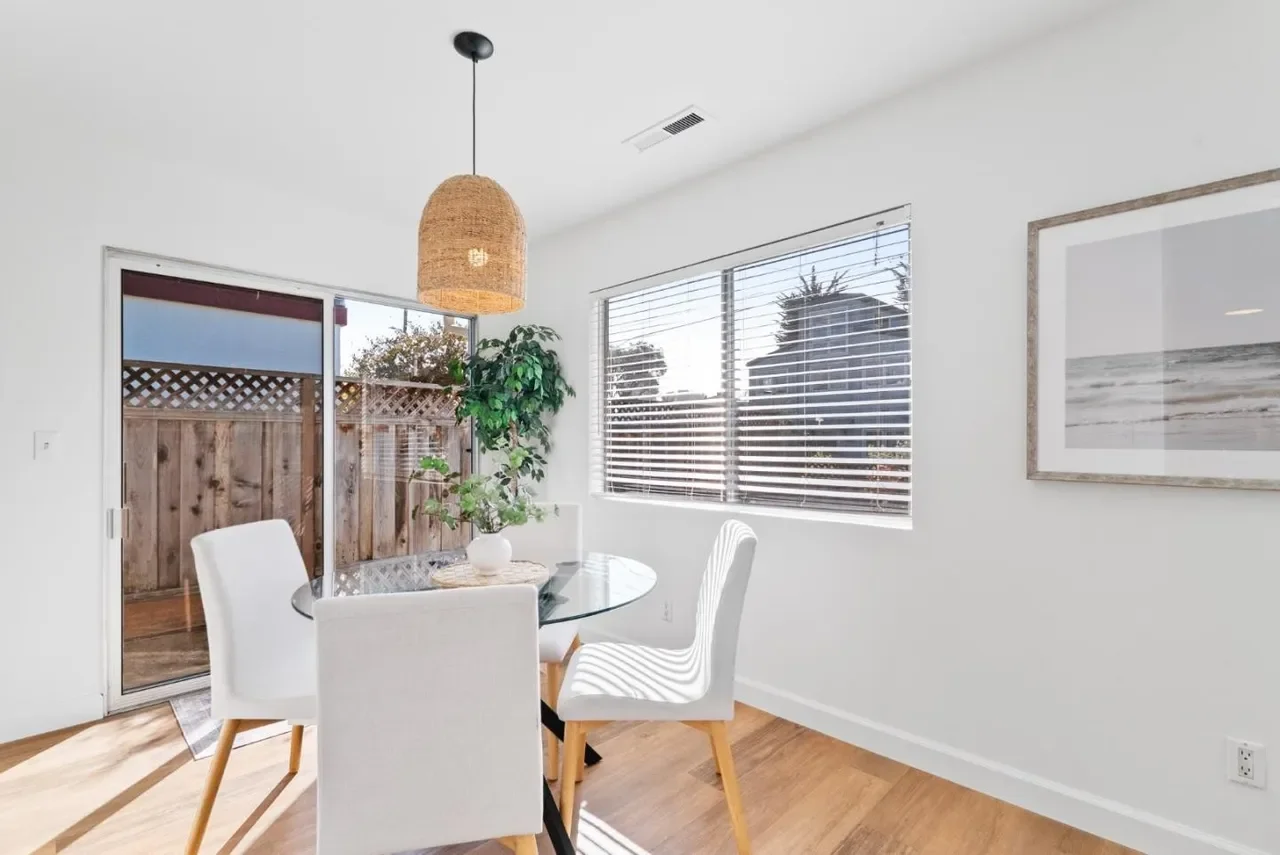 526 Harriet Ave 007.webp