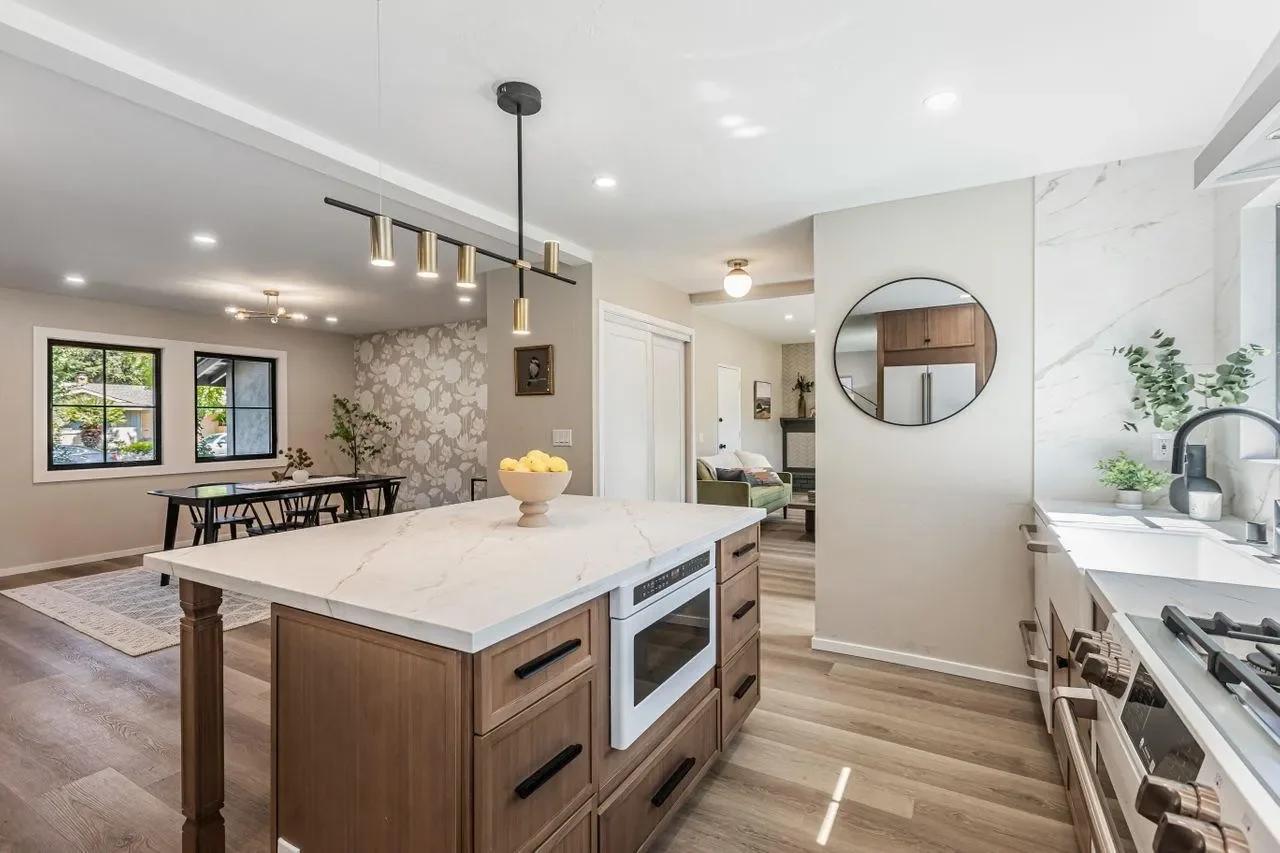 2556 Diericx Dr 010.webp