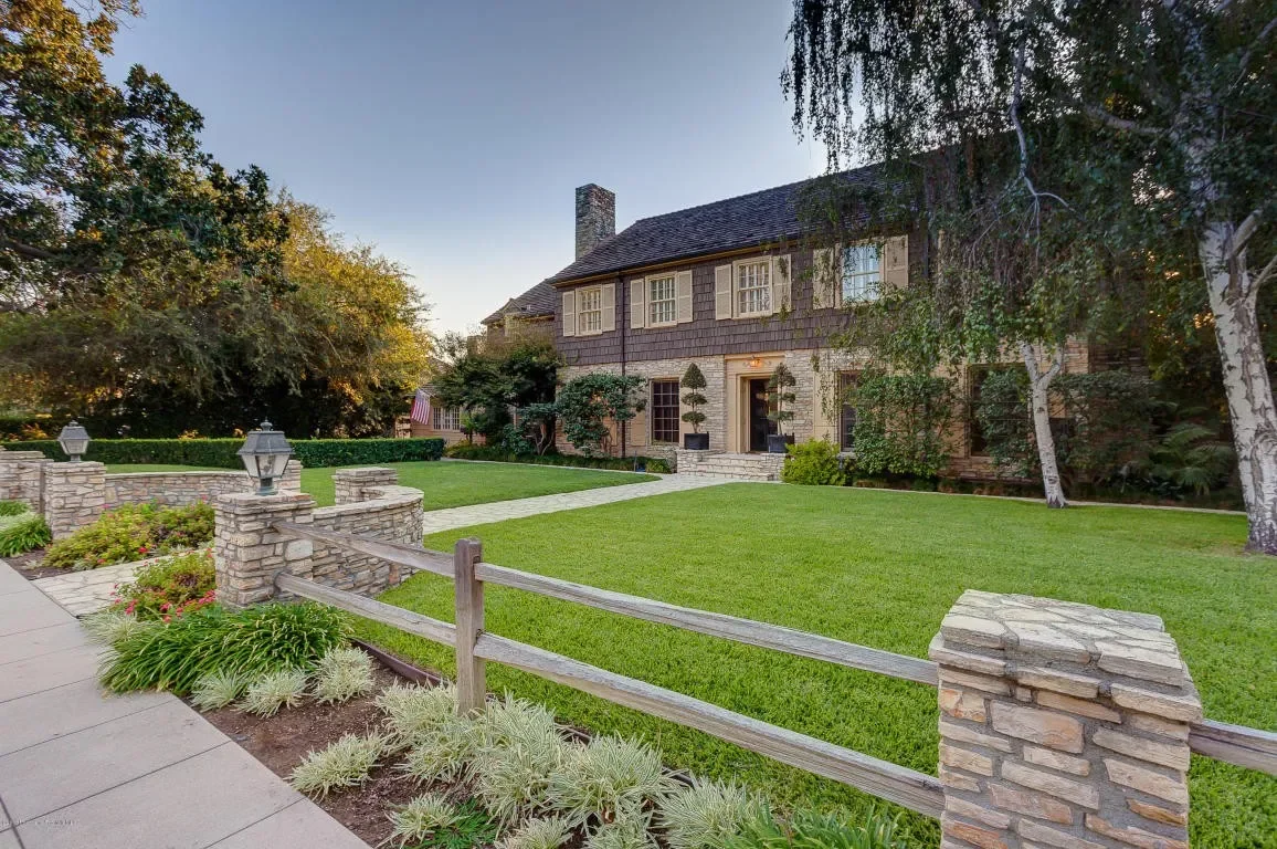 1351 Bedford Rd 002.webp