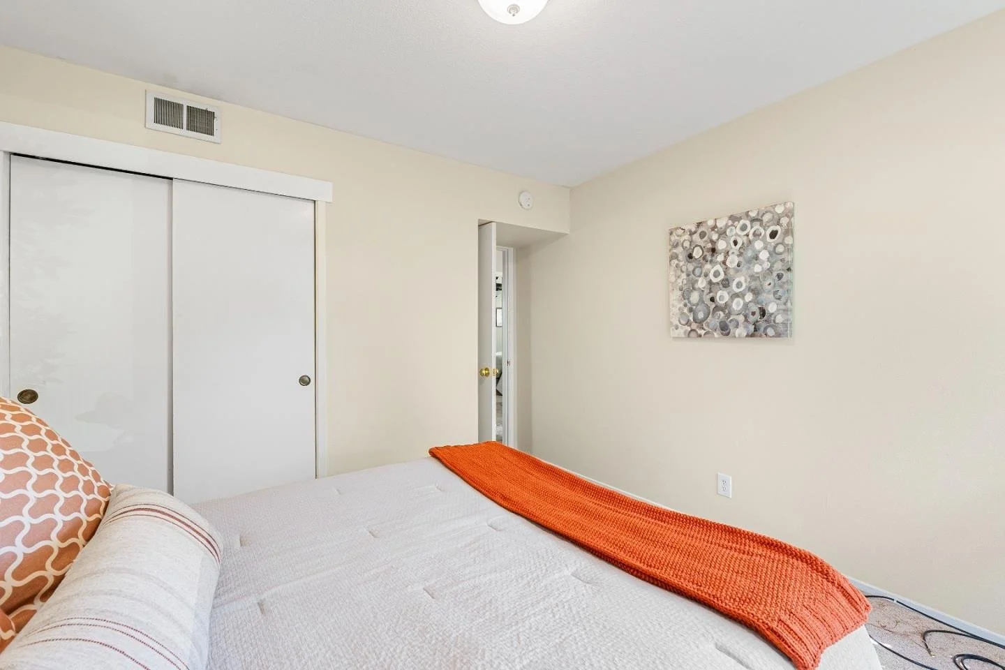 6080 Glen Harbor Dr 009.jpg