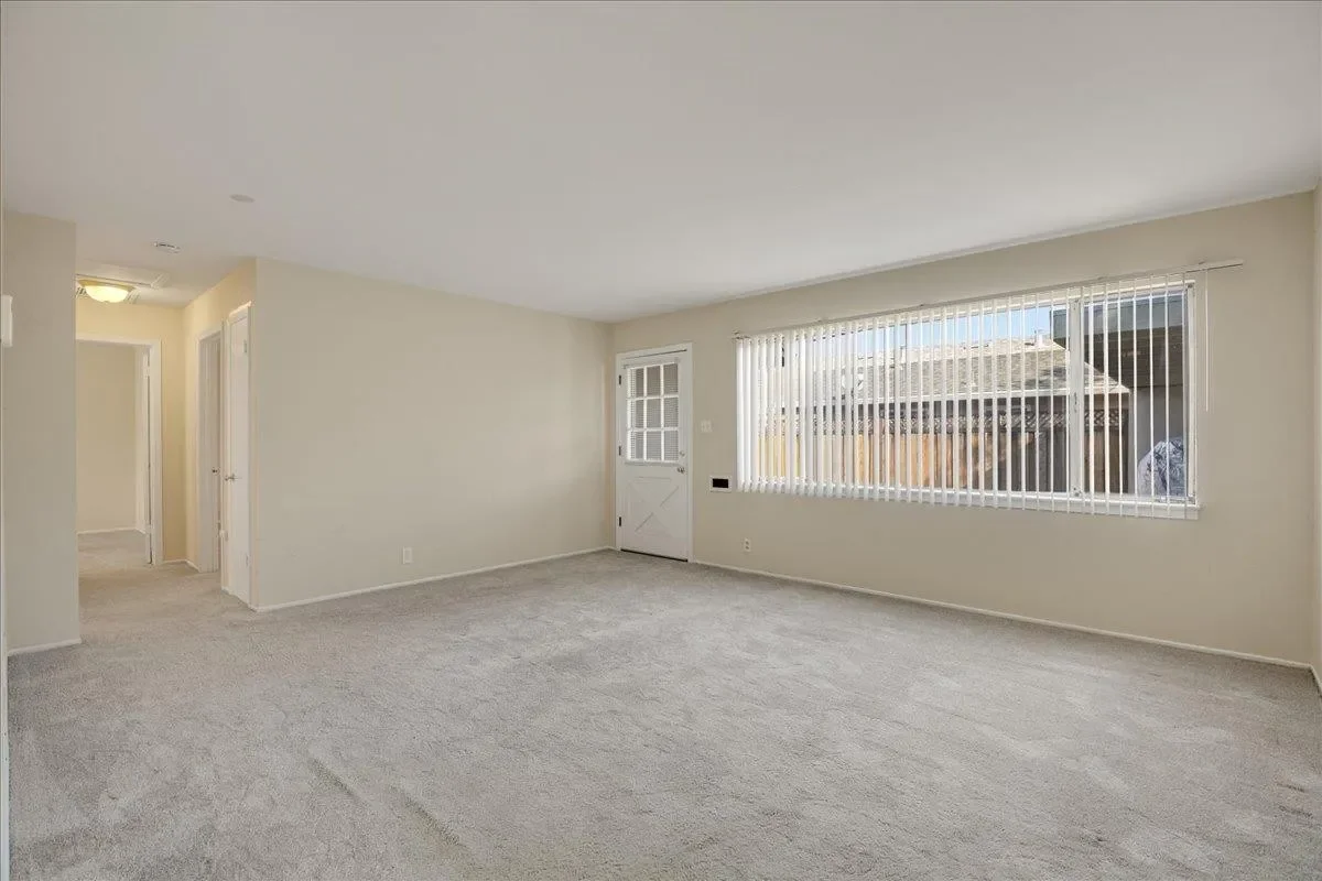 960 College Dr 010.webp