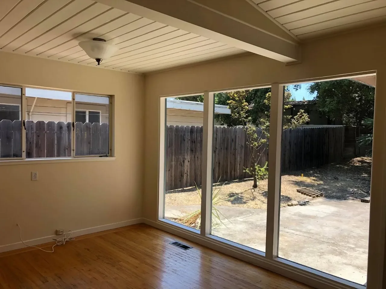 4256 Ruthelma Ave 007.webp