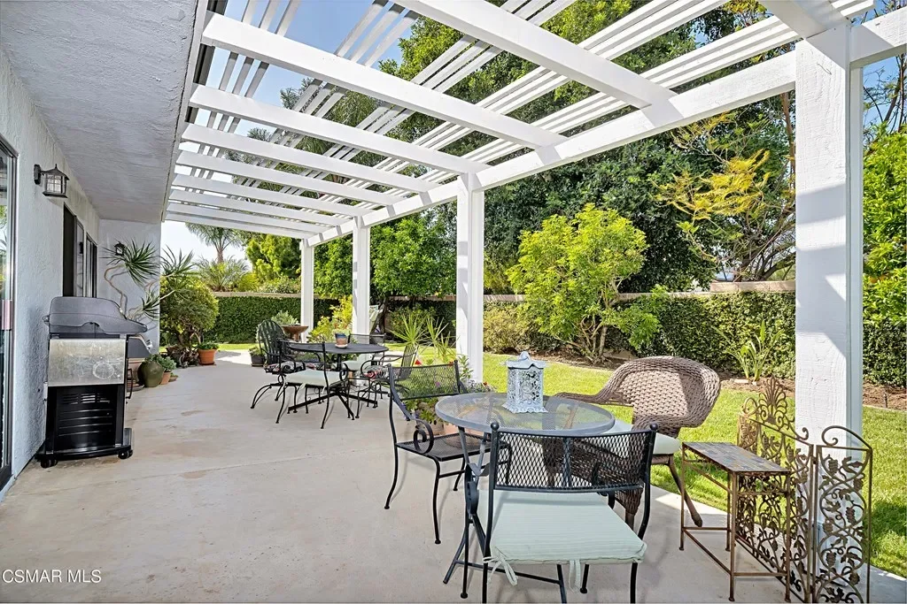 1037 Meadowcrest St 043.webp