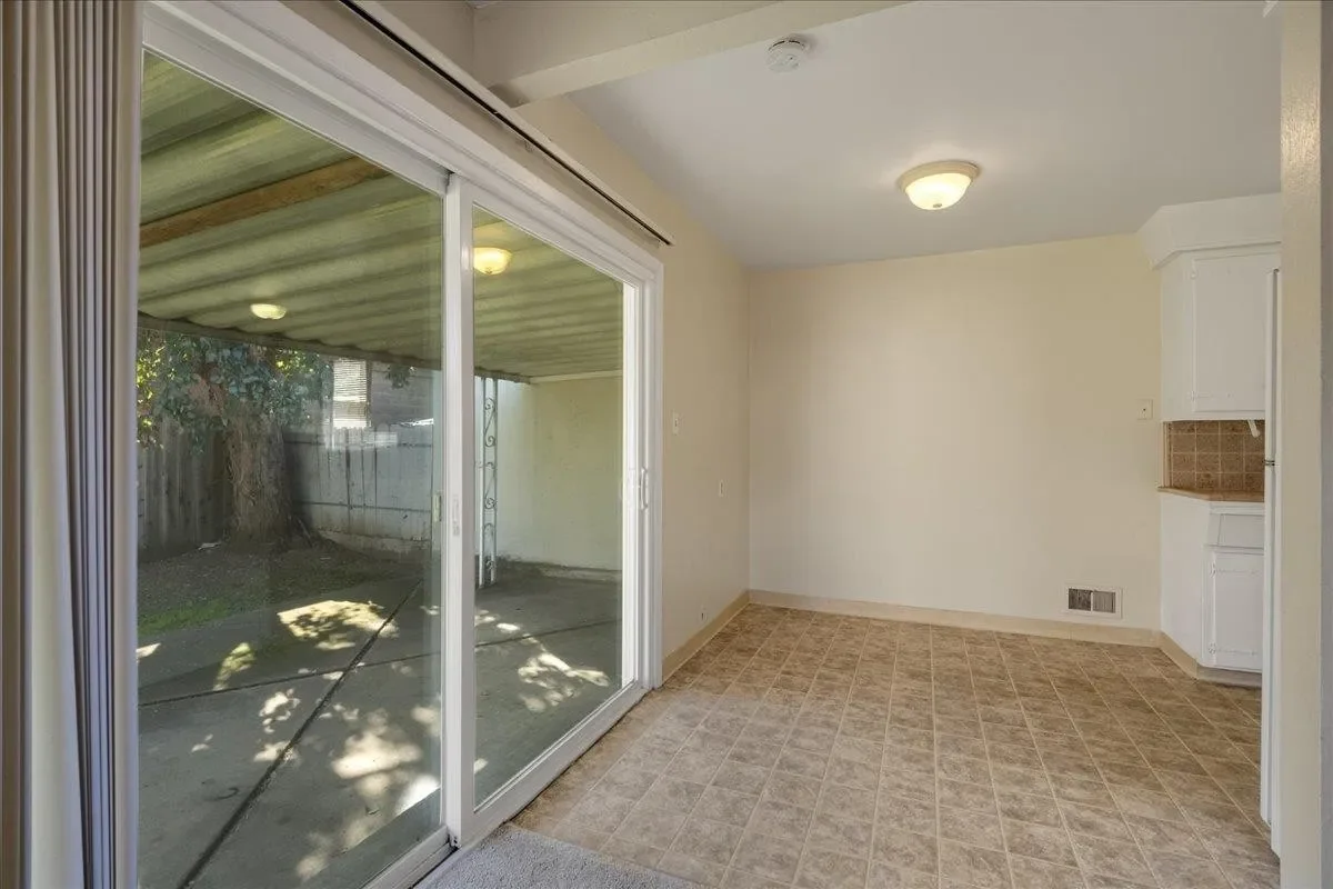 960 College Dr 012.webp