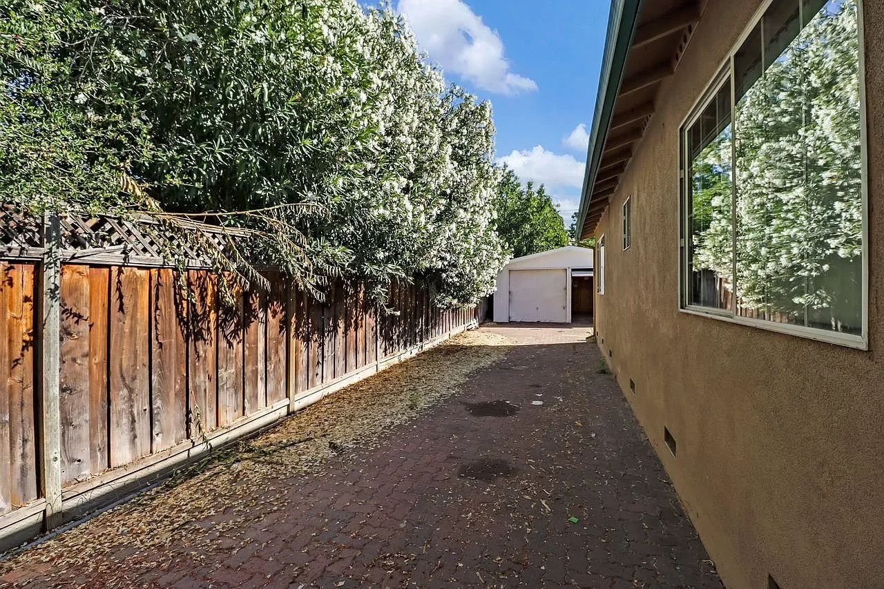 1223 Rose Ave 038.webp