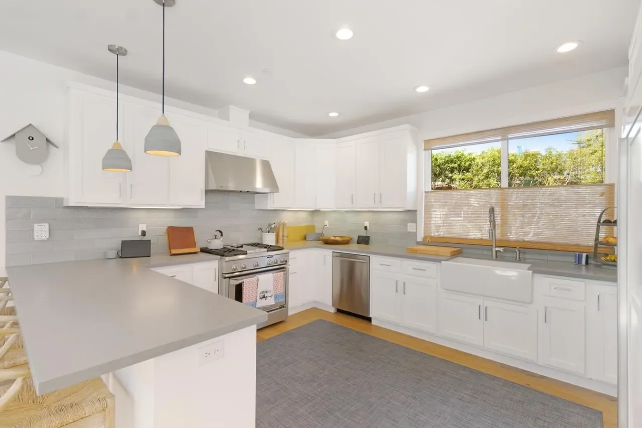 495 Coastview Dr 007.webp