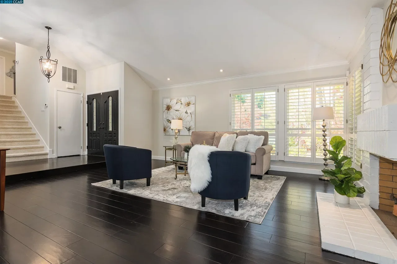 416 Saddlebrook Ln 007.webp