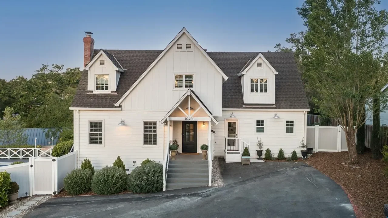 16466 Bonnie Ln 069.webp