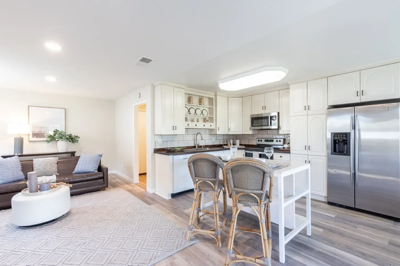 2070 Kaywoodie St 013.webp