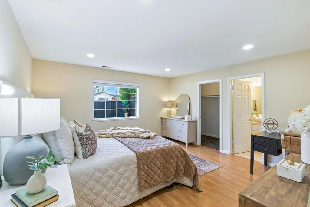 2188 Yorkshire Way 025.png