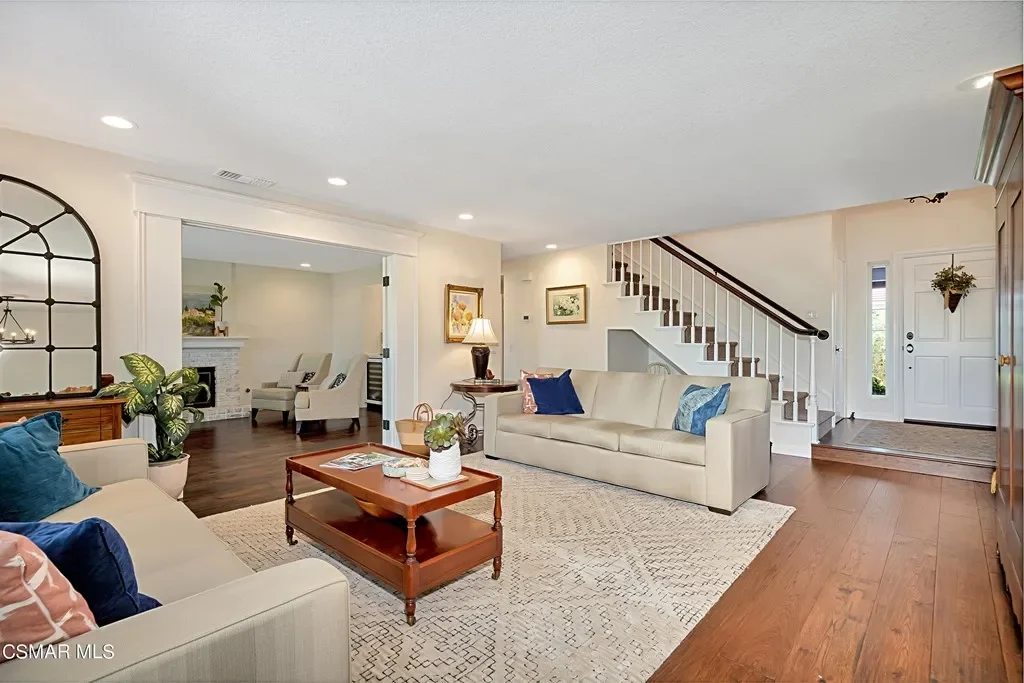 1037 Meadowcrest St 004.webp