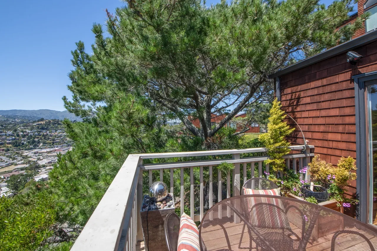 109 Headlands Ct 011.webp