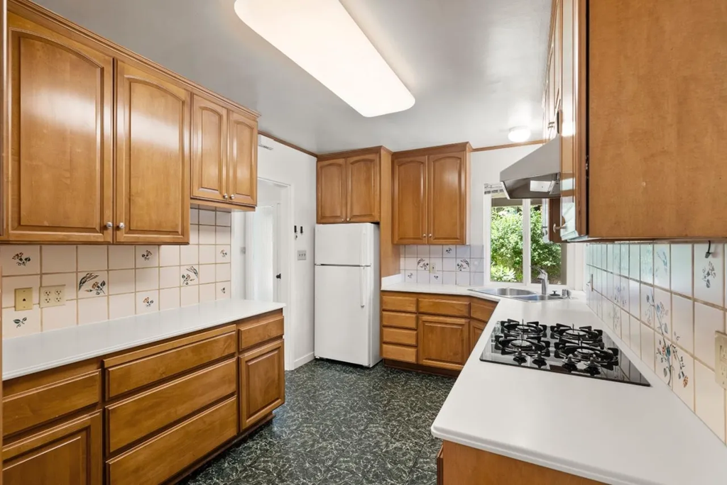 24401 Summerhill Ave 011.png