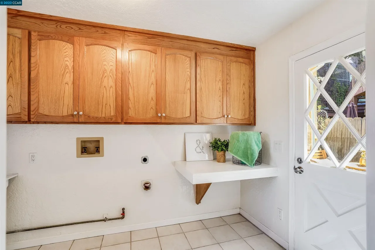 16640 Rolando Ave 019.webp