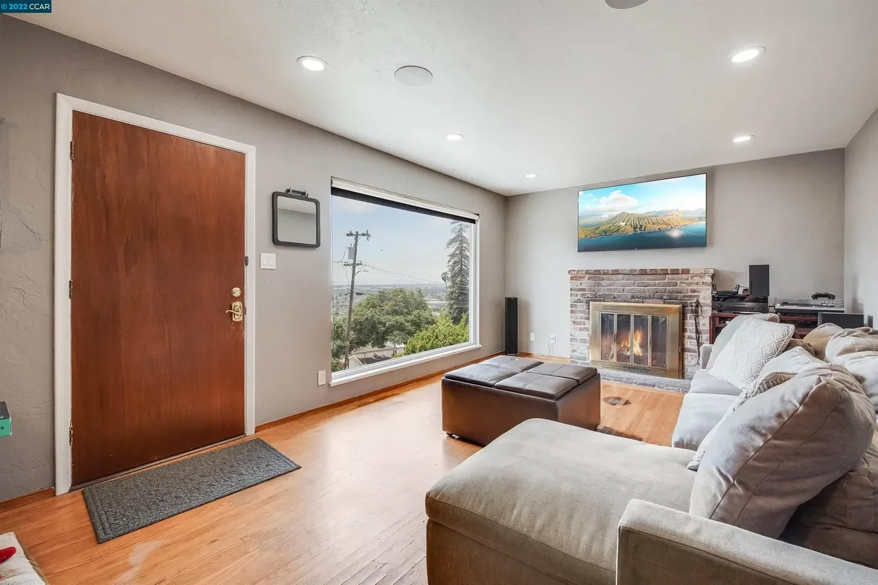 7816 Hillmont Dr 006.webp