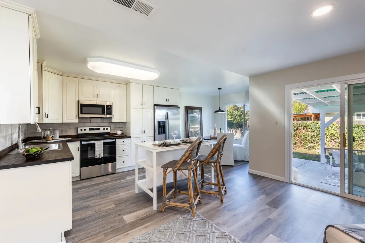 2070 Kaywoodie St 014.webp