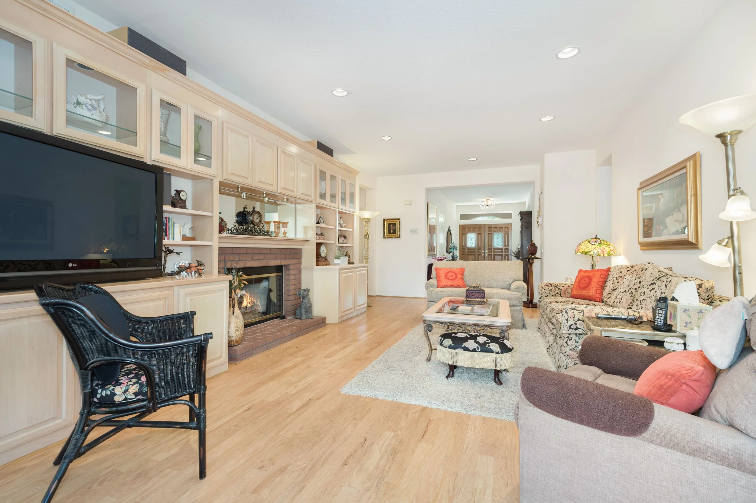 511 Meadowrun St lr1.jpg