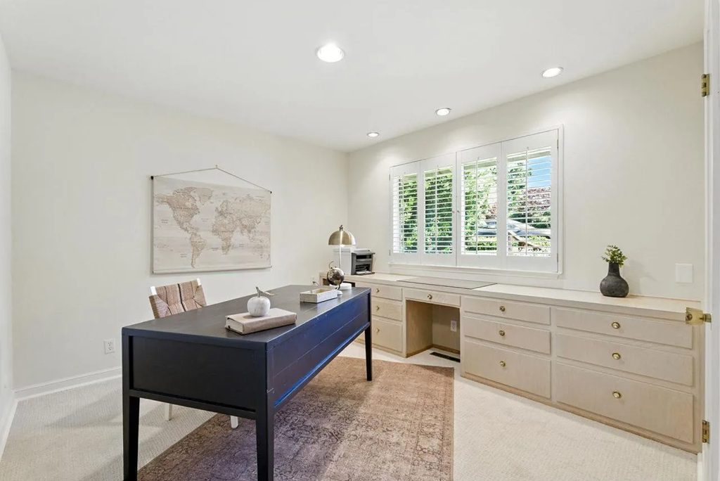 2040 Longden Cir 017.png