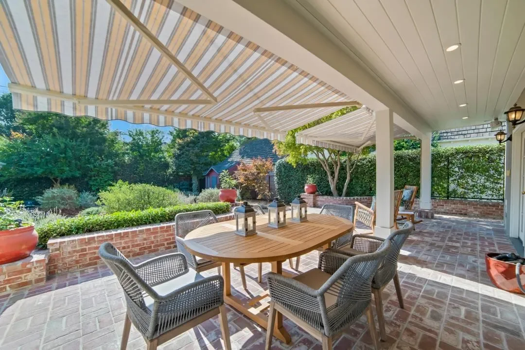 1842 University Ave 029.webp