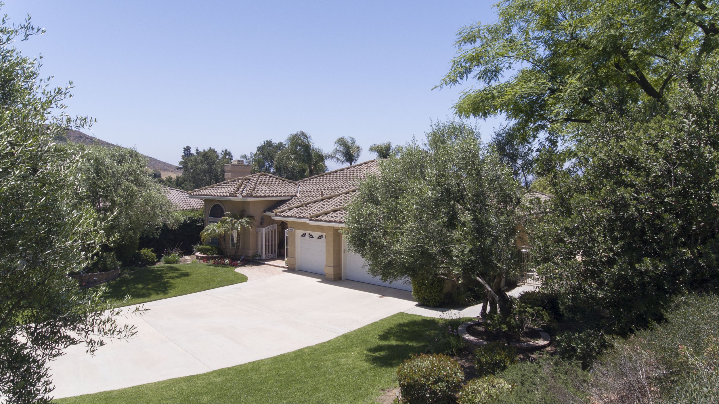 511 Meadowrun St v4.jpg