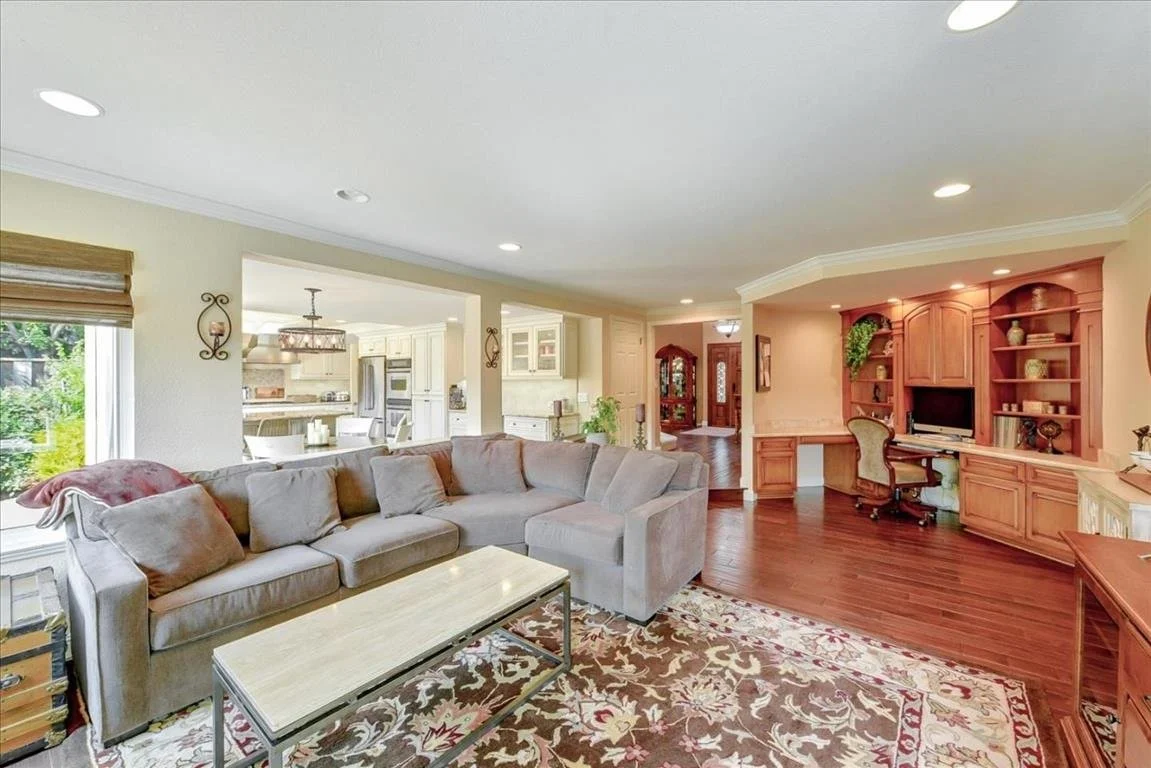 5970 Thorntree Dr 020.jpg