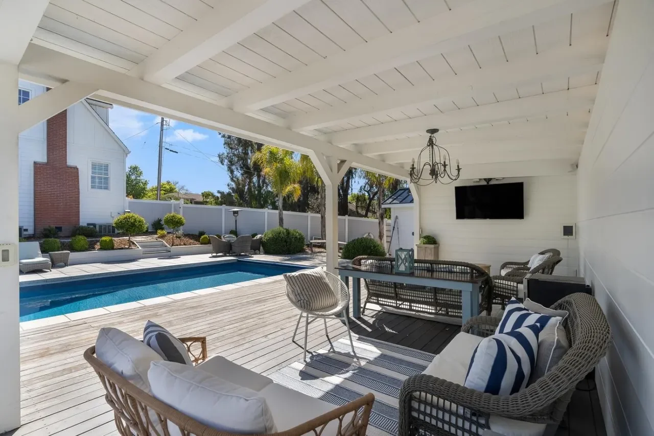 16466 Bonnie Ln 041.webp