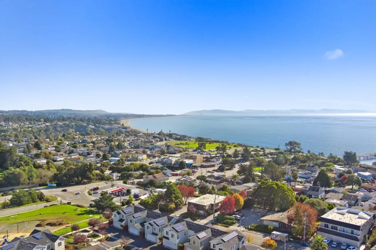 526 Harriet Ave 029.webp