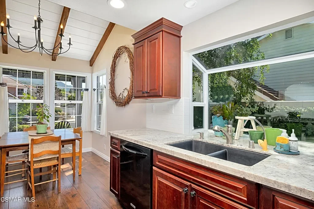 1037 Meadowcrest St 014.webp