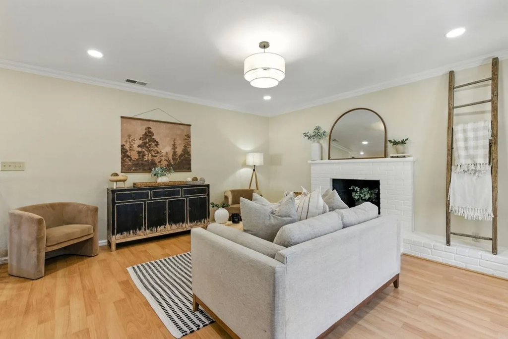 2188 Yorkshire Way 010.png