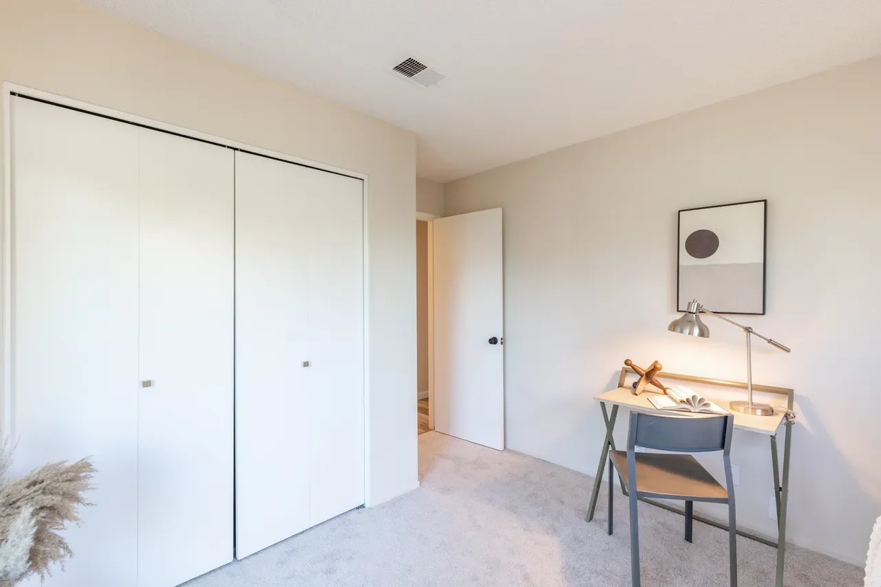 2070 Kaywoodie St 029.webp