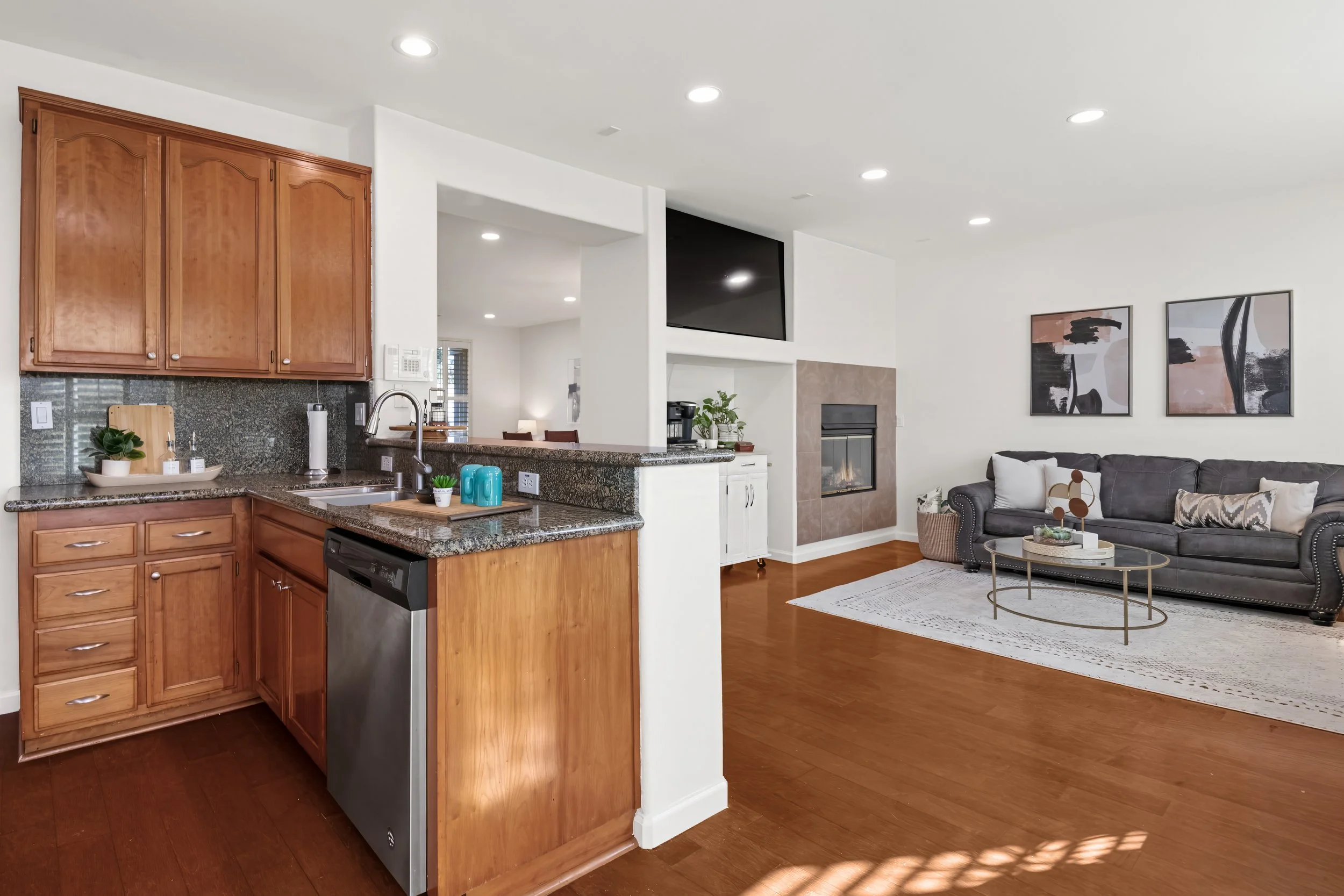 1112 Park West Dr kitchen 4 copy.jpg