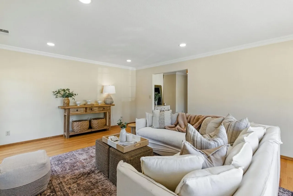 2188 Yorkshire Way 021.png