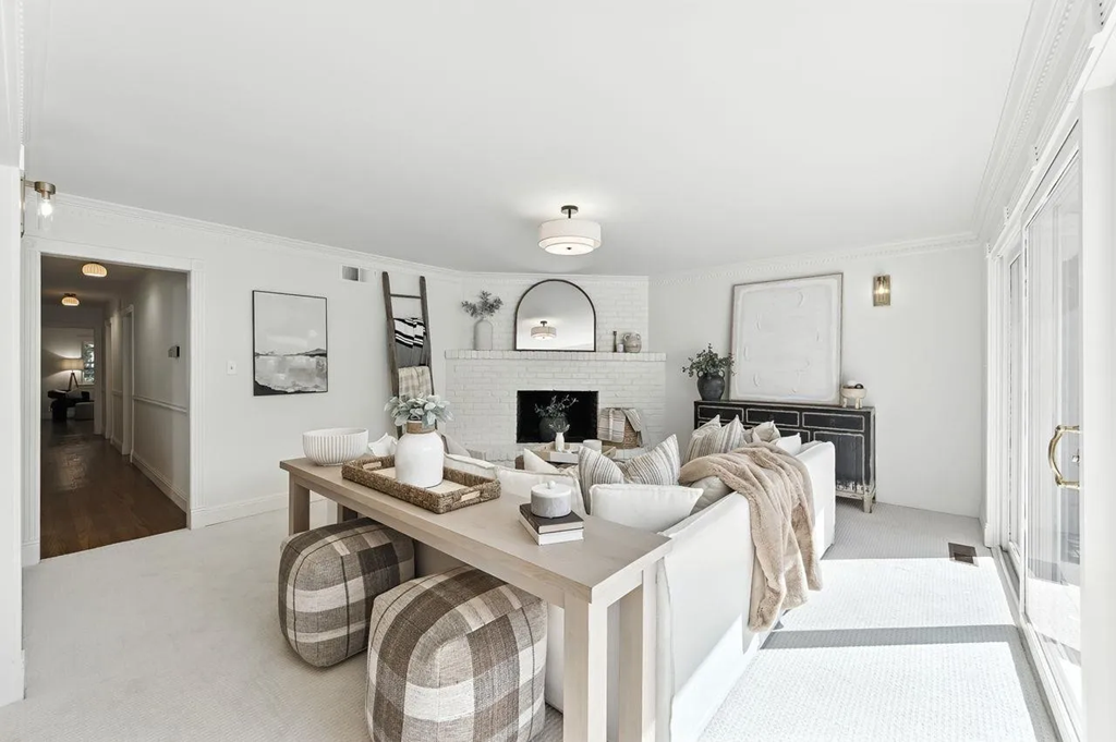 1422 W Selby Ln 014.png