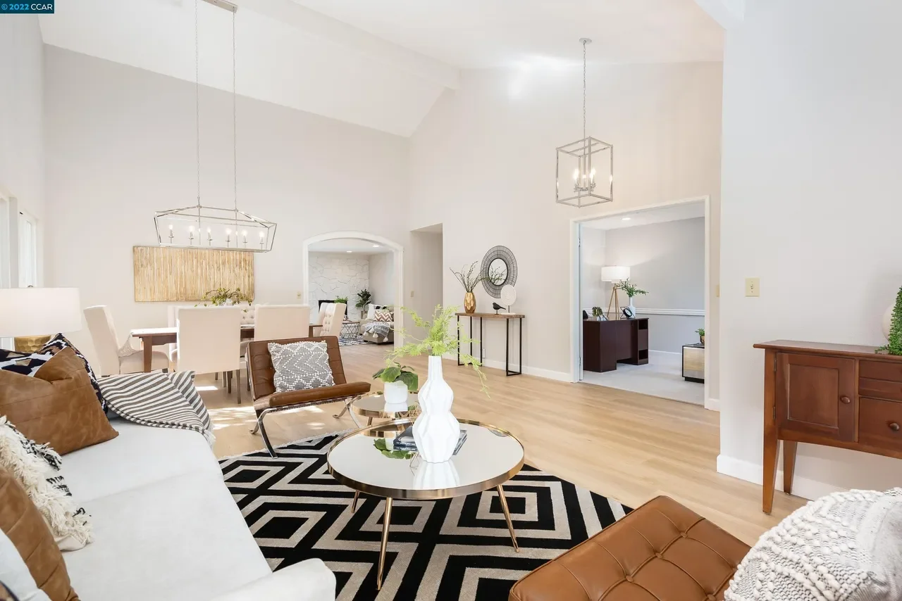 48 Longwood Ct 005.webp