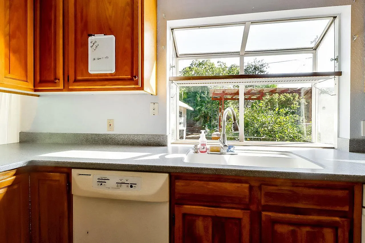 1223 Rose Ave 017.webp