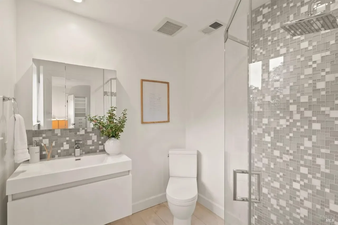 8 Nightingale Lane 022.webp