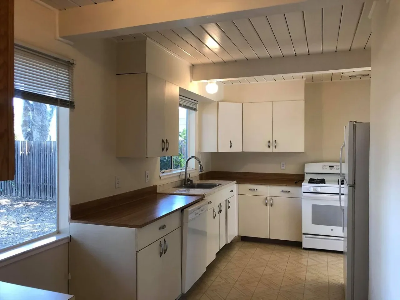 4256 Ruthelma Ave 005.webp