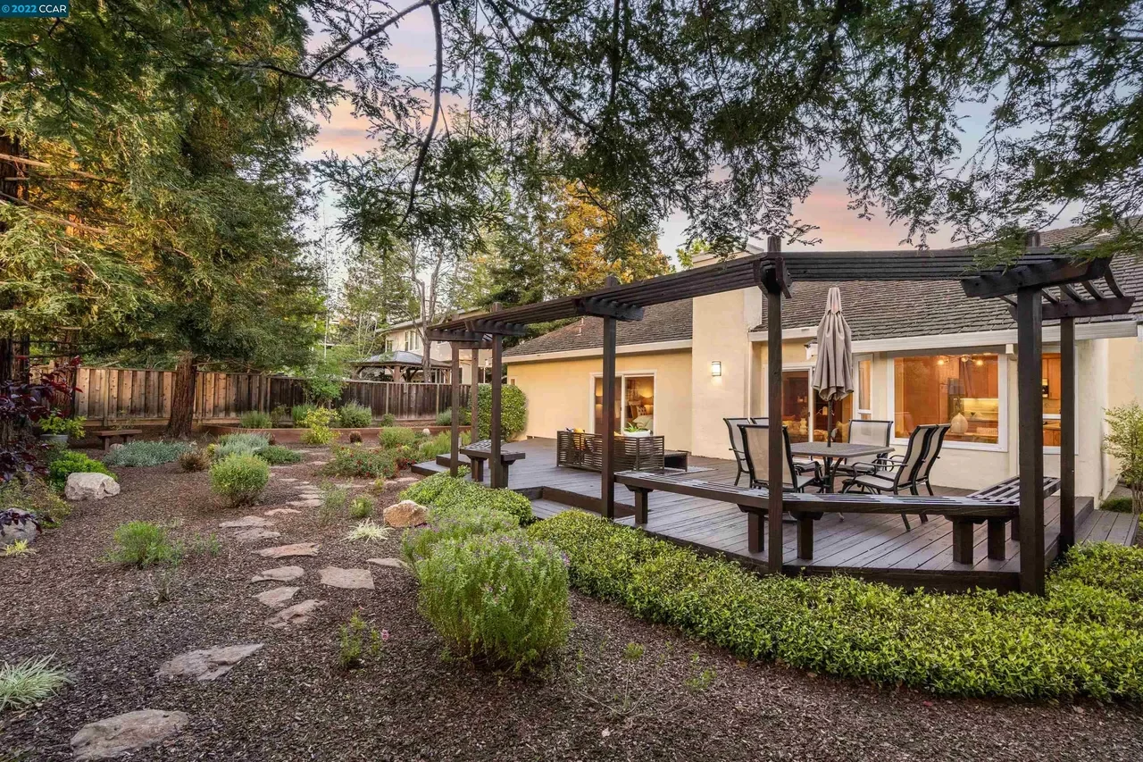 48 Longwood Ct 023.webp