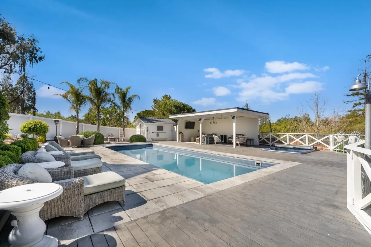 16466 Bonnie Ln 040.webp