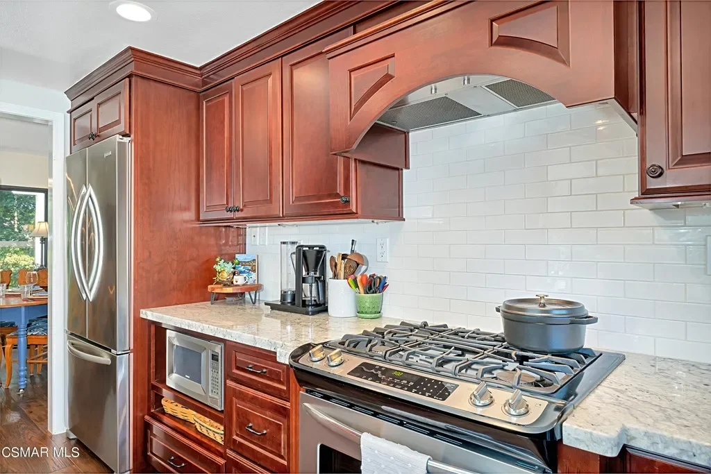 1037 Meadowcrest St 015.webp